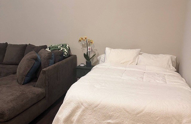 Charming 1-bedroom room w/private entrance in Martinsburg with AC, WiFi