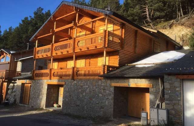 Charming 12Pax chalet 6 bedrooms 4 bathrooms 4 WCs including 4 suites