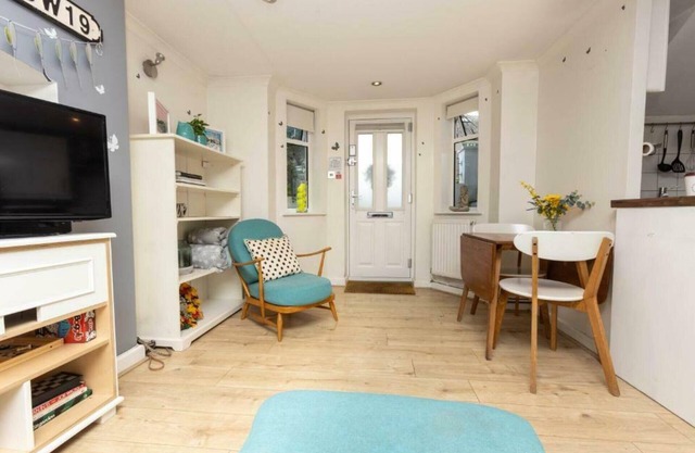Charming 1BD Flat with Garden, Wimbledon Village