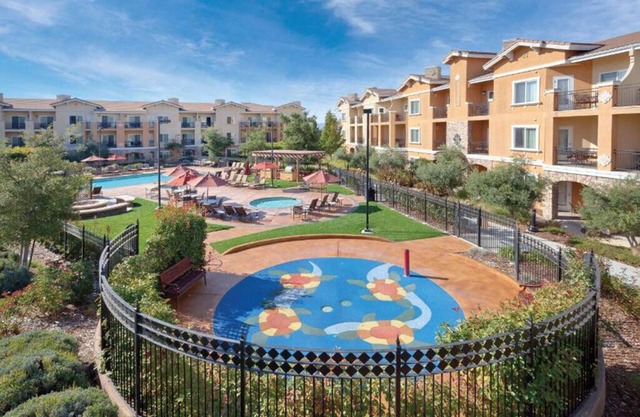 Charming 1Bed/1Bath in the delightful Napa, with AC, WiFi, Pool, & Fitness room!