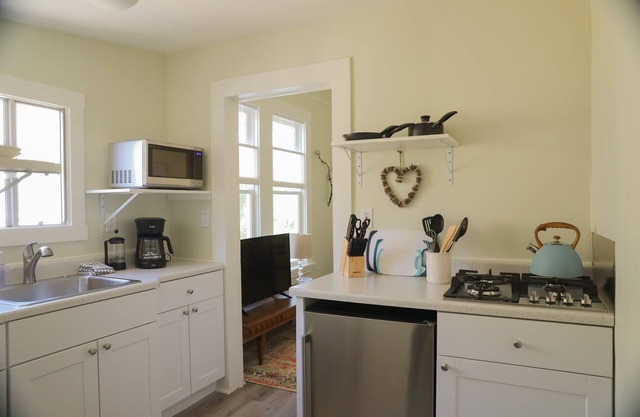 Charming 1BR Apt Near Piedmont Ave in Oakland