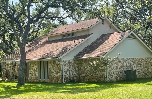 Charming 2 Acre Country Home - Deer Trails - Book Your Country Getaway!
