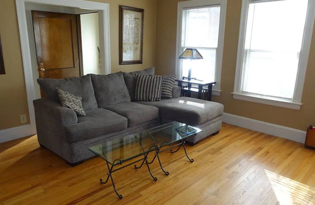 Charming 2-bedroom house with AC and WiFi in awesome Grosse Pointe Park