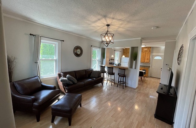 Charming 2 Bed 1 Bath Home W/Fully Fenced in Back yard