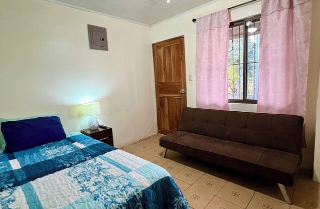 Charming 2-bedroom Lake View House in Puerto San Luis with WiFi
