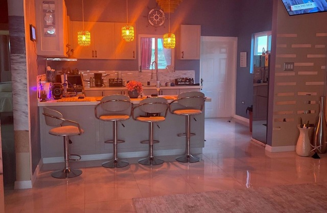 Charming 2-bedroom house in Little London with WiFi, AC
