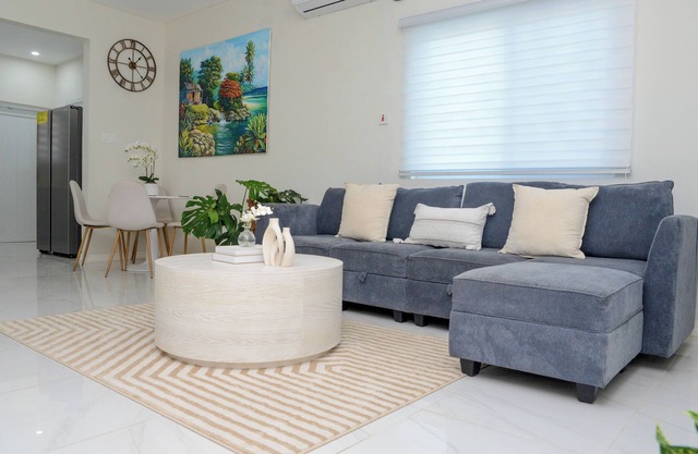 Charming 2-bedroom bungalow in Little London with WiFi, AC