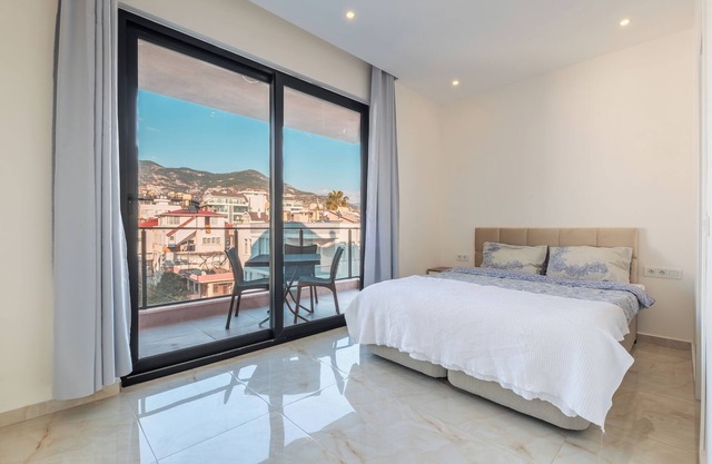 Charming 2-bedroom apartment with WiFi, AC in soothing Antalya