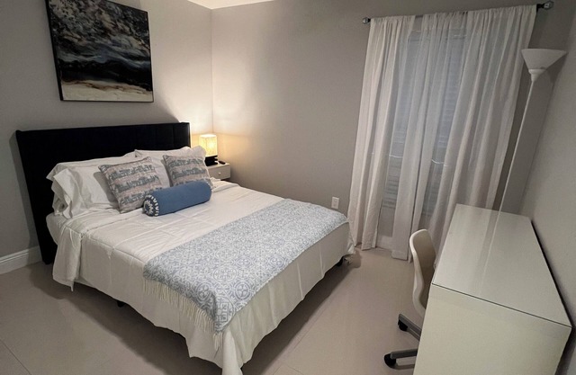 Charming 2-bedroom apartment with WiFi, AC in lovely Orlando