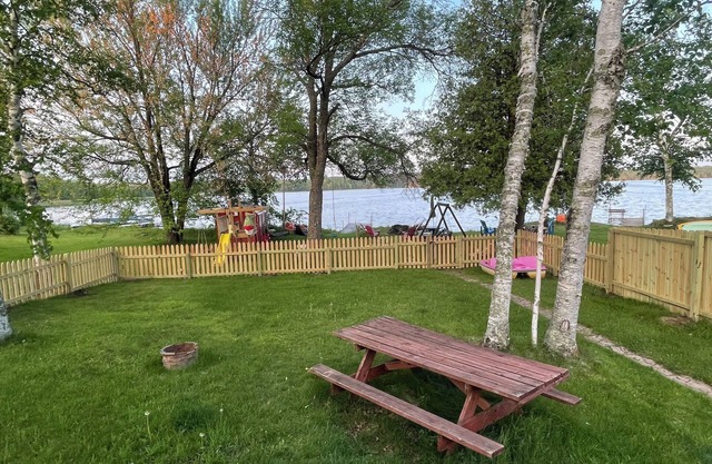 Charming 2-bedroom cabin in Saginaw with AC
