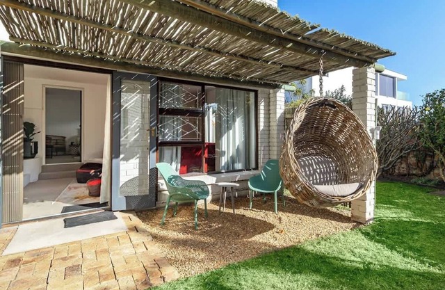Charming 2 Bedroom, Garden Cottage, CampsBay, Cape Town, South Africa