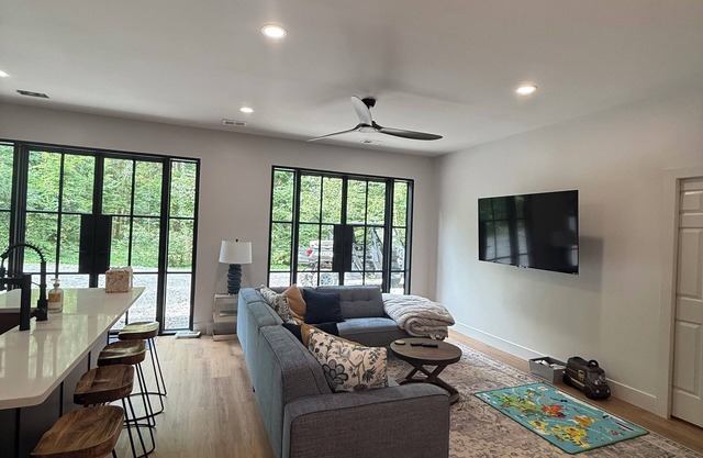 Charming 2-bedroom home on 15 acres is a Franklin Oasis