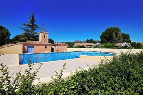 Charming 2 bedroom House With Pool