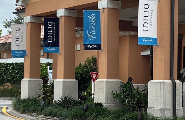 Charming 2-bedroom Regal Oaks Resort townhome next to Old Town Kissimmee