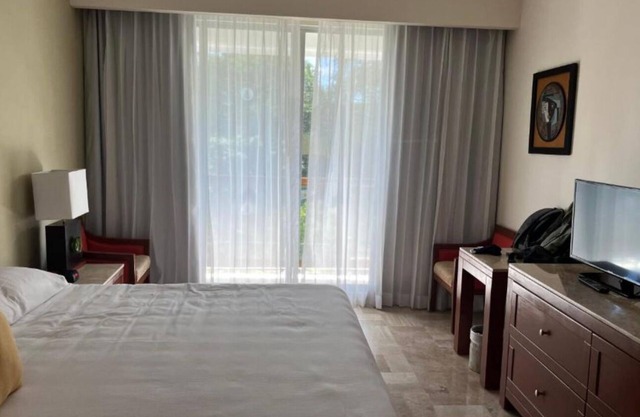 Charming 2-bedroom resort in superb Mazatlán with AC, WiFi