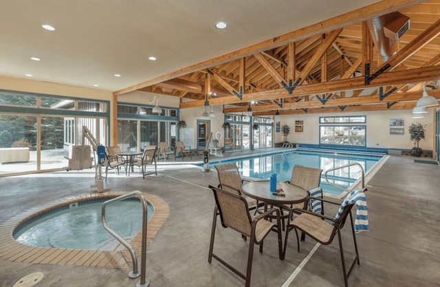 Charming 2-bedroom Twin in welcoming McCall