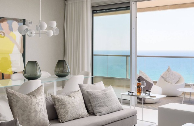 Charming 2 bedroom with fantastic Sea View