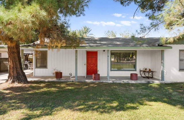 Charming 2-BR Farmhouse | Backyard Views