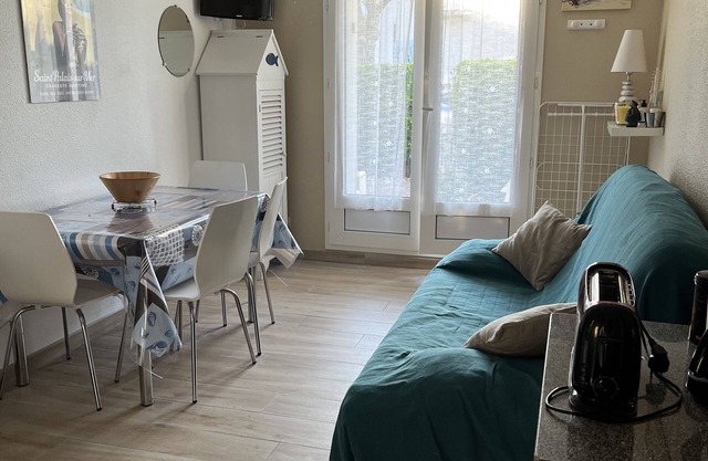 CHARMING 2 ROOMS IN RDJ A VAUX S/MER - PRIVATE POOL - BEACH OF PONTAILLAC (17
