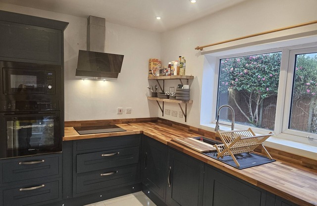 Charming 2BR Bungalow Near Chester City Centre