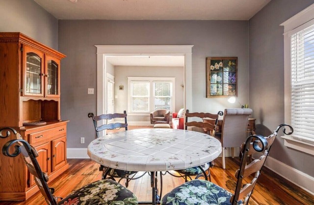 Charming 2BR *Hot Tub* Getaway