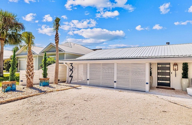 Charming 3-bedroom villa in tranquil Carillon Beach with private pool, WiFi