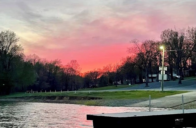 Charming 3-bedroom mobile home with WiFi, AC in fantastic Gilbertsville