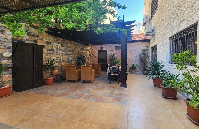 Charming 3-bedroom apartment with AC in marvelous Amman