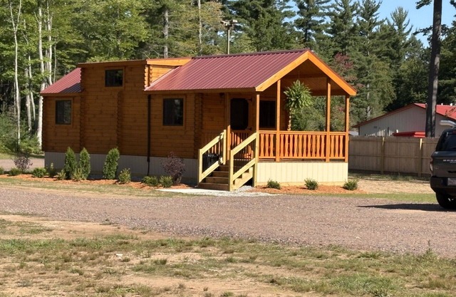 Charming 3-bedroom cabin in Gwinn - Snowmobile & ATV Trailhead