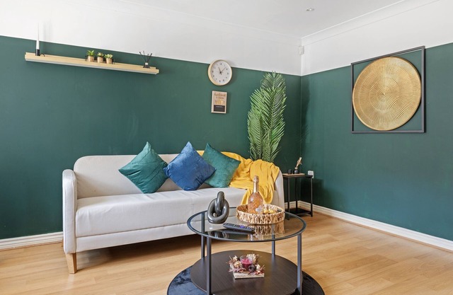 Charming 3-bedroom house with AC and WiFi in lovely Nottingham