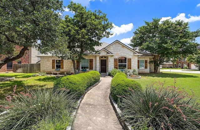 Charming 3-bedroom house in Round Rock with nice neighborhood