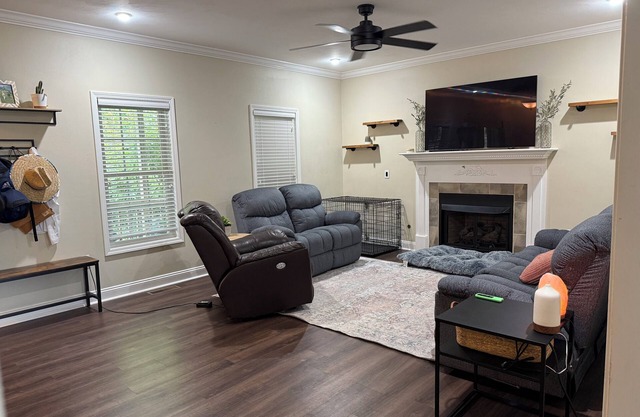 Charming 3-bedroom house in Troutville with EV charging.