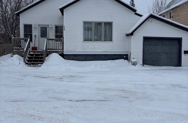 Charming 3-Bedroom Home in the UP - A Great Place for Family, Friends, and Paws!