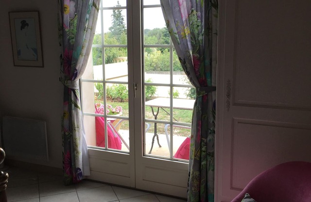 Charming 3-bedroom house in Seillans with WiFi and AC