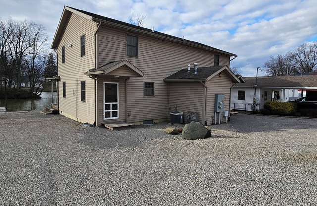 Charming 3-bedroom house in Pleasant Lakeview with AC, WiFi