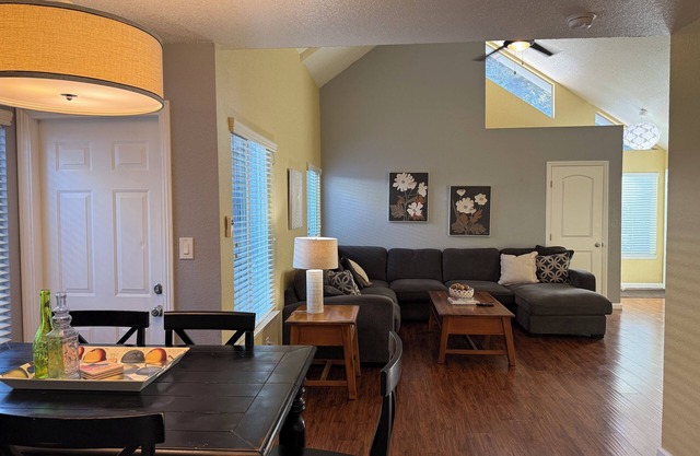 Charming 3-bedroom house in delightful Modesto with AC