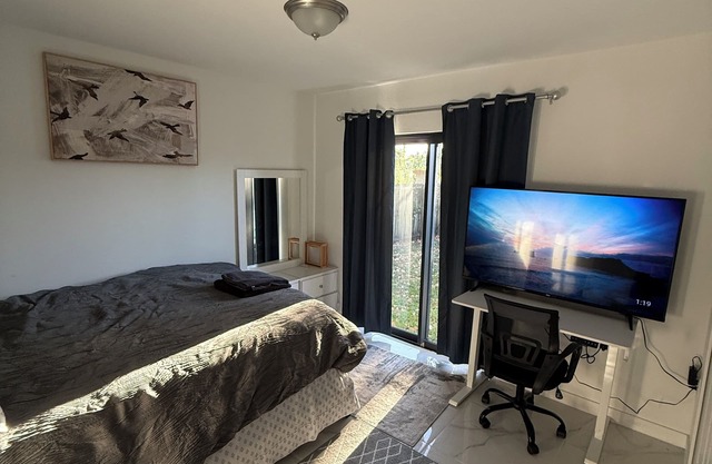 Charming 3-bedroom house in cool Miami with AC, WiFi