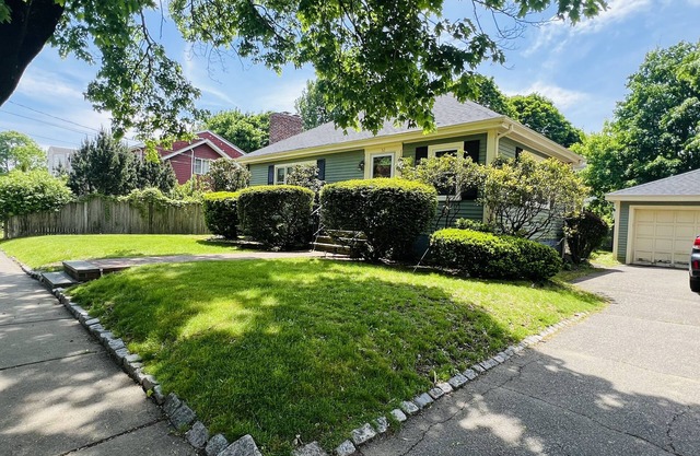 Charming 3-bedroom house with AC and WiFi in Newton