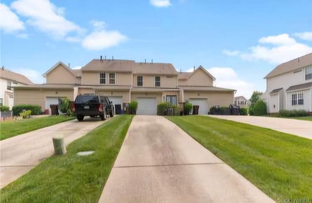 Charming 3-bedroom townhome in Midlothian with WiFi, TV and AC