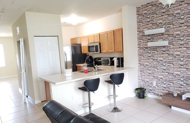 Charming 3-bedroom townhome in a beautiful community close to many attractions!