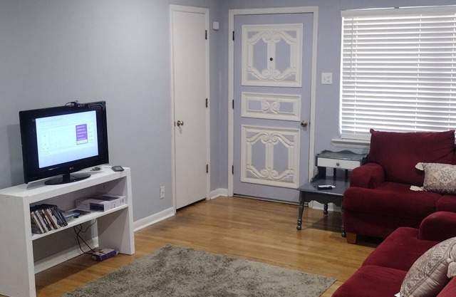 Charming 3-bedroom house with AC and WiFi in lovely Duncanville community.