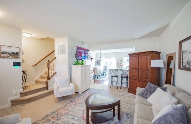 Charming 3-Bedroom Townhome in Friendly Hedgesville – AC & WiFi Included!