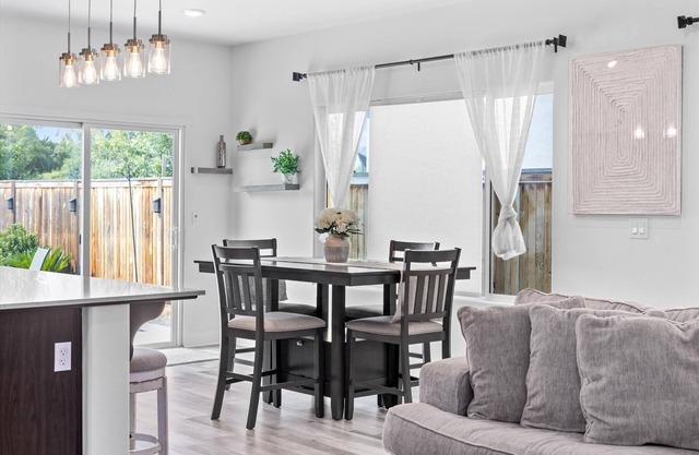 Charming 3BR in Shafter with Backyard & Garage