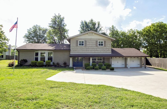 Charming 4-bedroom Beautiful Lakefront w/Kayaks - Old Hickory Haven