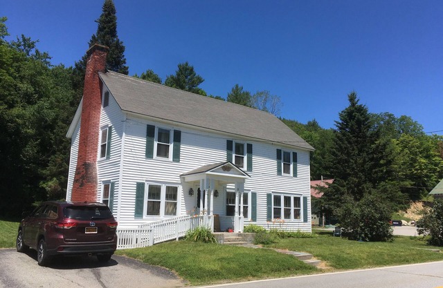 Charming 4-bedroom house with WiFi and AC in delightful Brant Lake