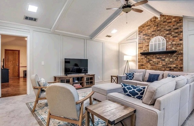 Charming 4-bedroom house with Pool and Game Room in Pleasant Plano