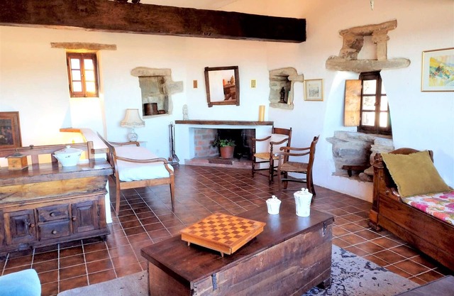 Charming 4-room village house from the 15th century