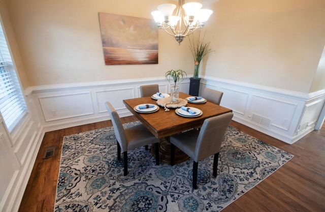 Charming 5 bedroom home near the lake. Kids are welcome. Pet-friendly