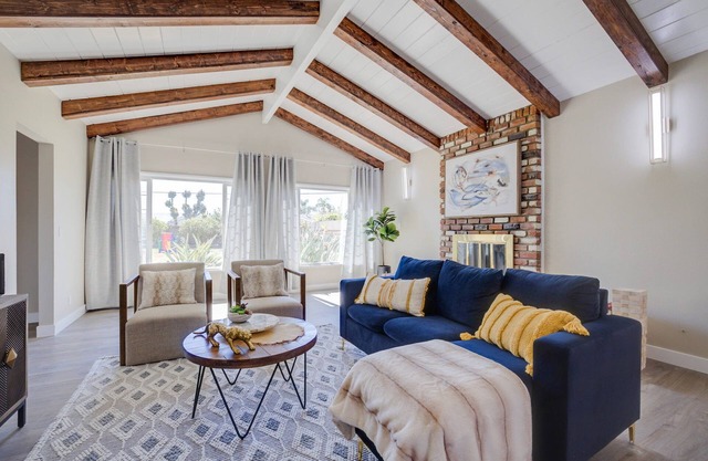 Charming 5BRS/3BTHS - DISNEY - CONVENTION - PLAYGROUND - SOCAL FUN!