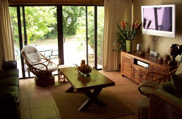 Charming and Cozy Townhouse in the Fl Keys with Pool and Beach Access